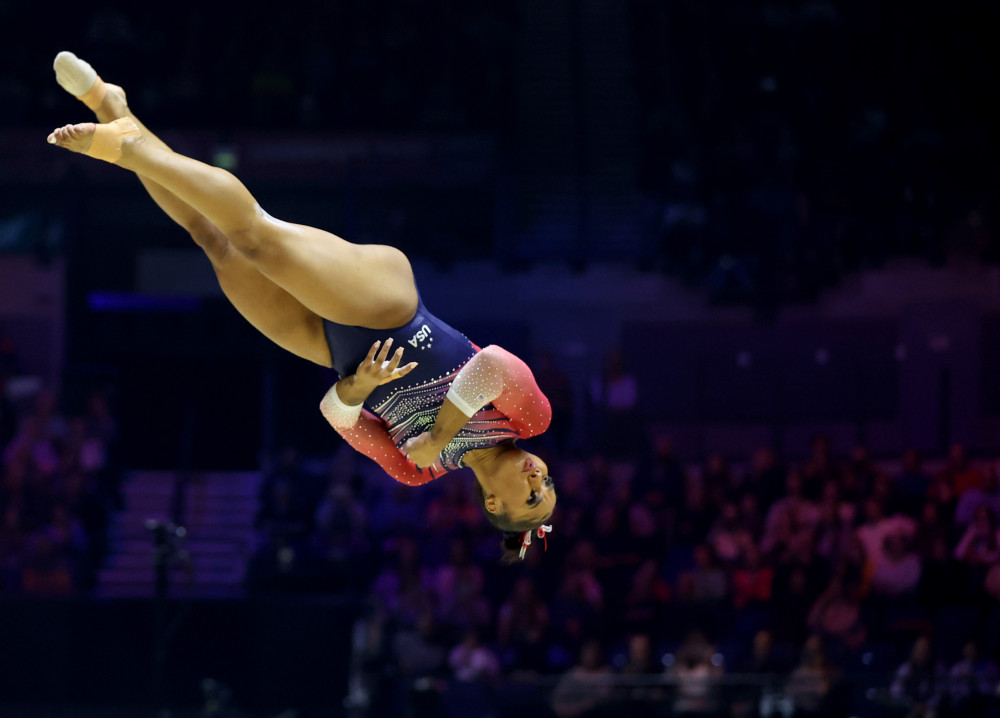 美国体操选手表演惊艳，获得高分