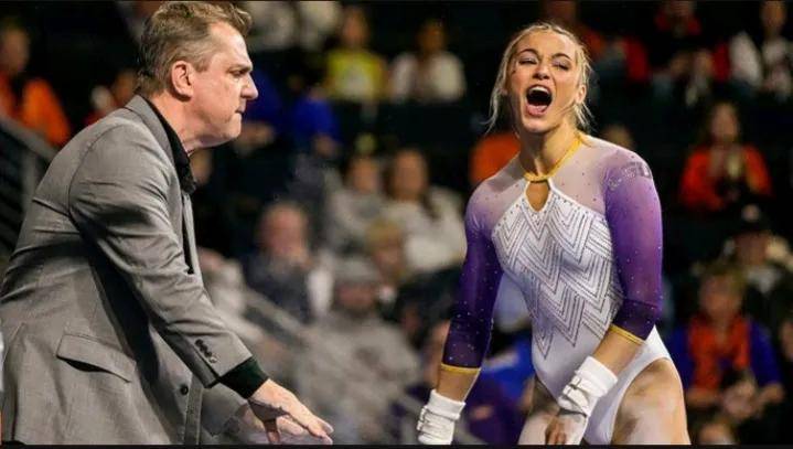 美国体操选手表演惊艳，获得高分