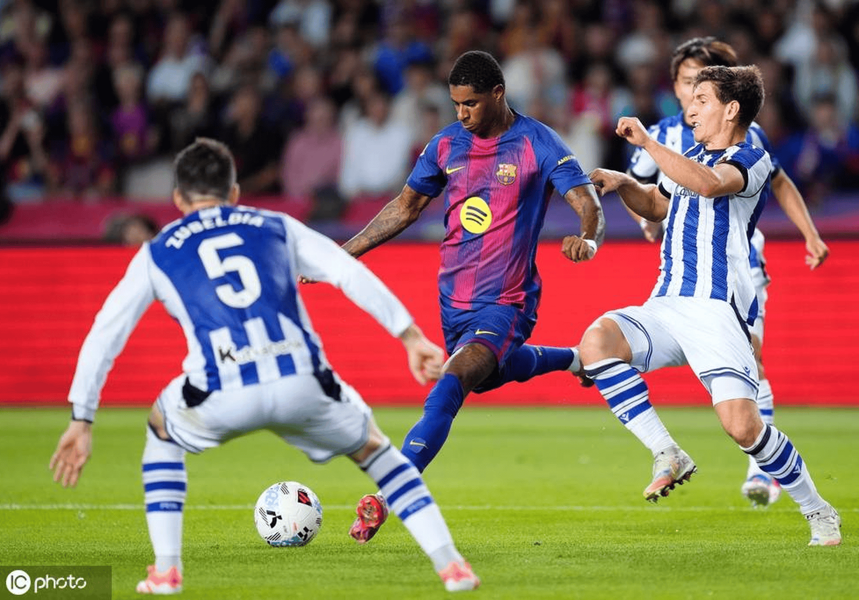 皇家社会主场对战巴塞罗那，谁能赢得胜利？