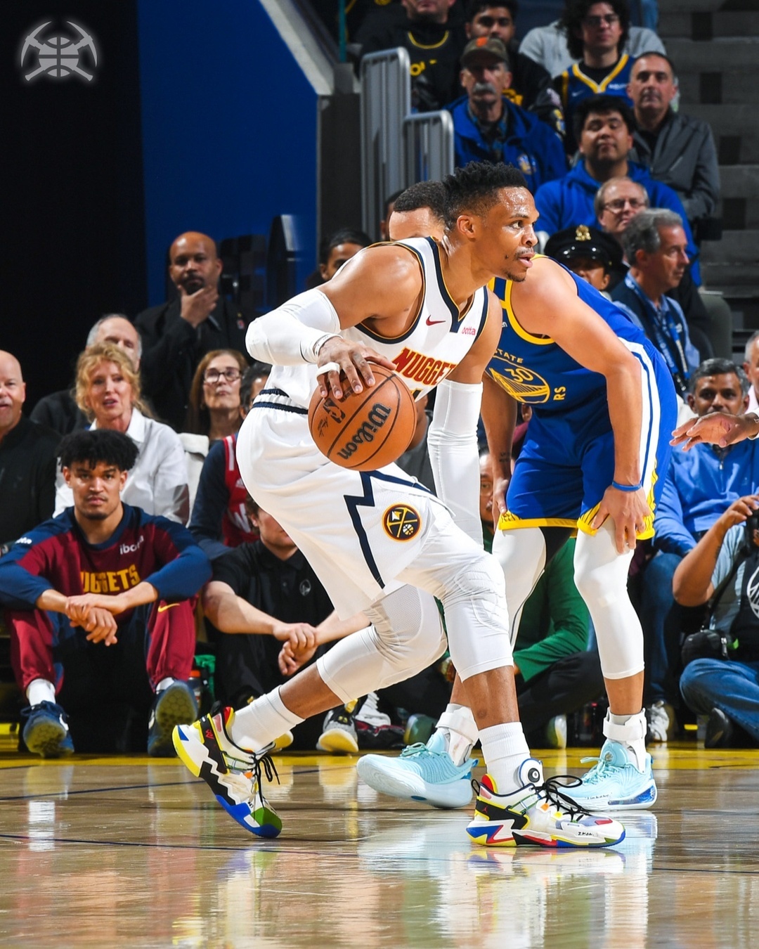 南韩男篮碾压鹈鹕，威斯布鲁克送出助攻