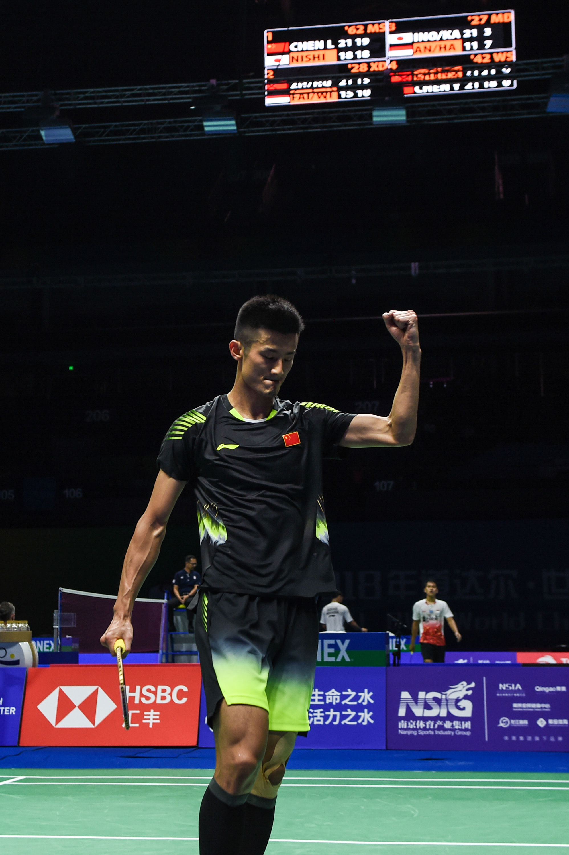 丹麦羽毛球队强势法国羽毛球队，谌龙完成帽子戏法