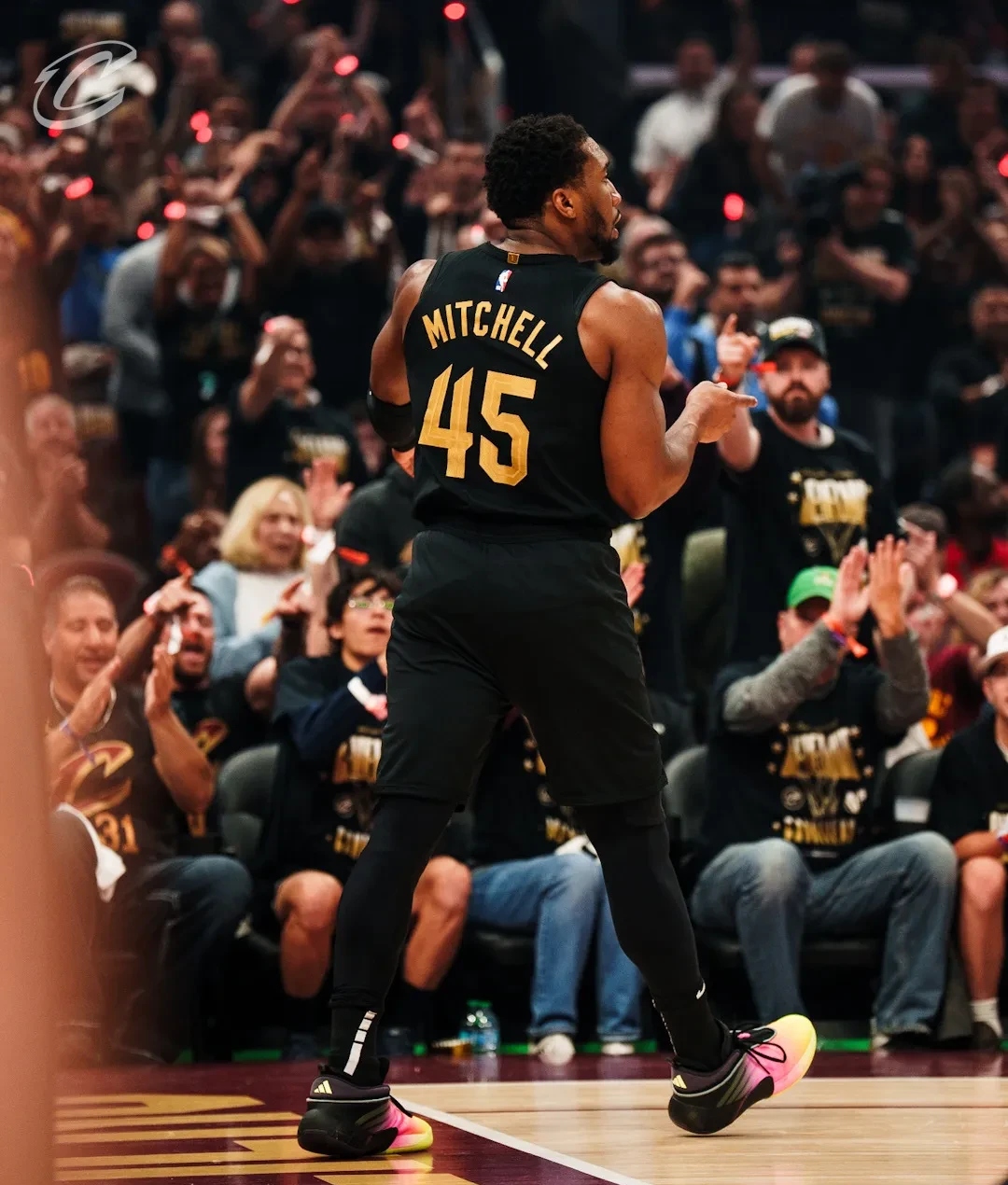 南韩男篮强势步行者，乔治·希尔统治全场