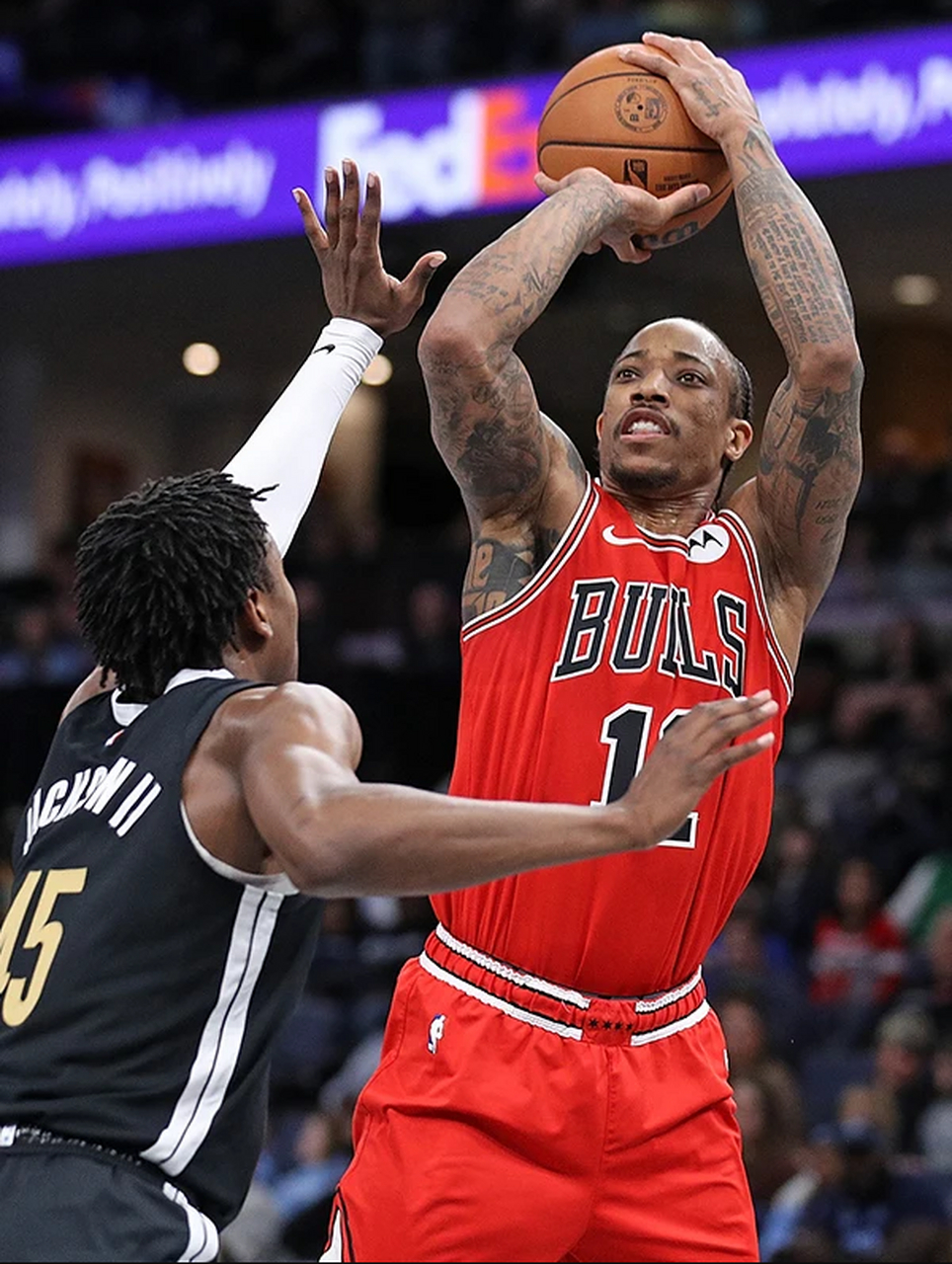 爵士轻取公牛，德罗赞点燃赛场