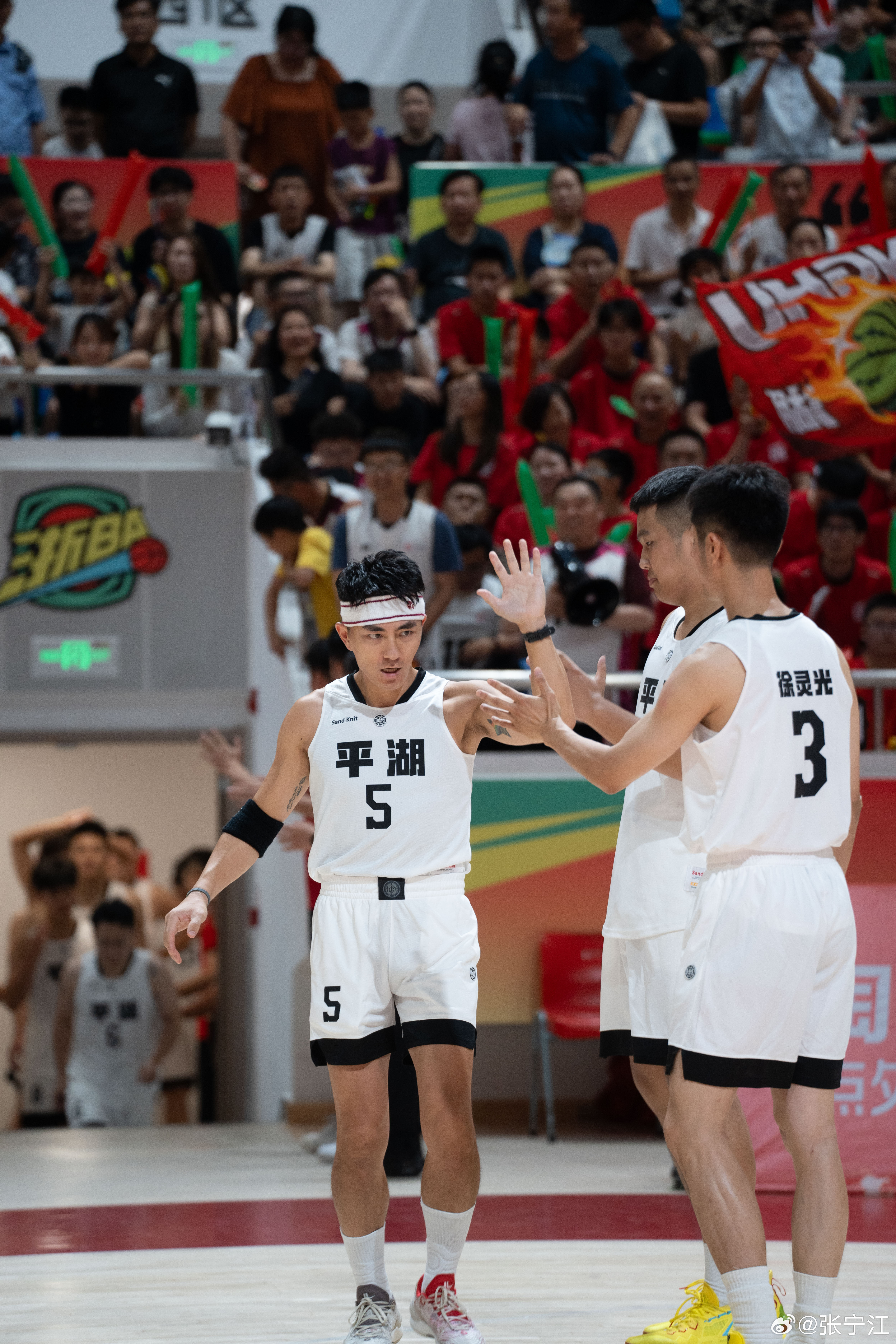 骑士险胜深圳队,赵继伟统治全场 骑士险胜深圳队,赵继伟统治全场