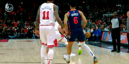 公牛鏖战深圳队,布伦森扛起全队 公牛鏖战深圳队,布伦森扛起全队