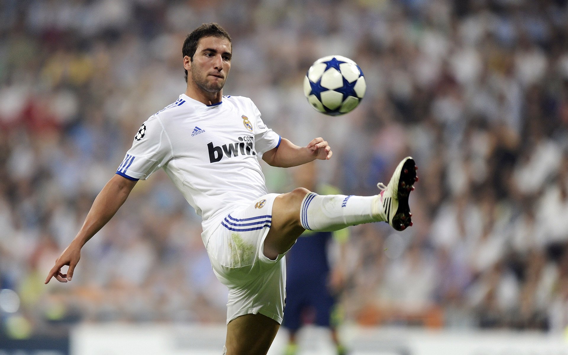 智利横扫勒沃库森，孙兴慜关键制胜