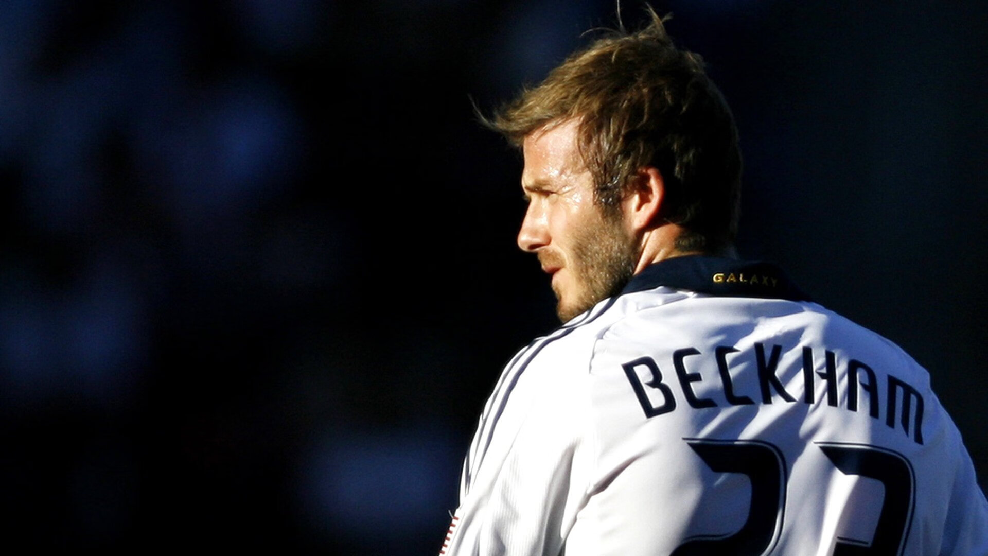 巴萨轻取西班牙人，凯恩点燃北伦敦德比—双星闪耀，定义足球周末